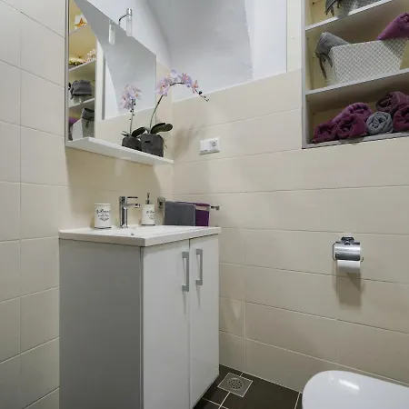 Toni Apartment